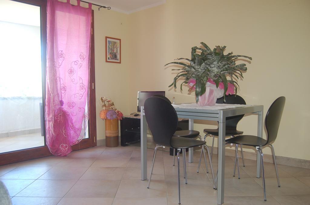 Apartamento Relax al Mare Olbia Habitación foto